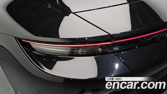 Porsche Taycan 2025 — ფოტო 25/31
