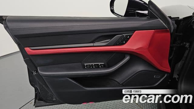 Porsche Taycan 2025 — ფოტო 26/31