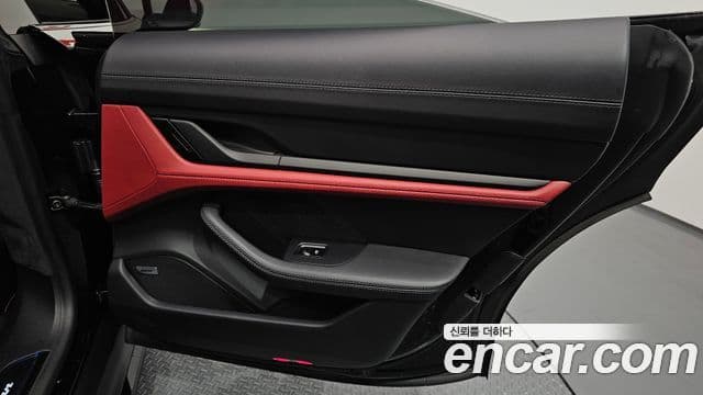 Porsche Taycan 2025 — ფოტო 4/31