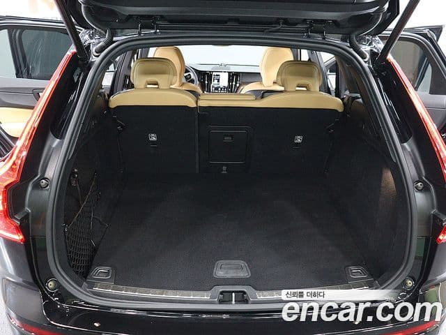 Volvo XC60 2024 — Photo 8/20