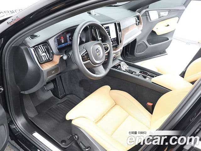 Volvo XC60 2024 — Photo 17/20
