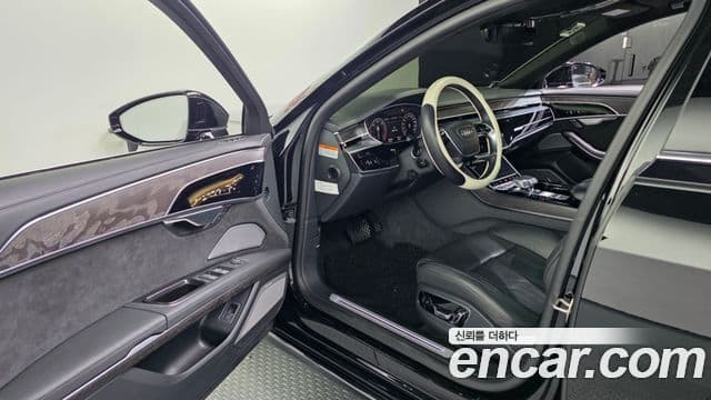 Audi A8 2023 — Photo 1/20