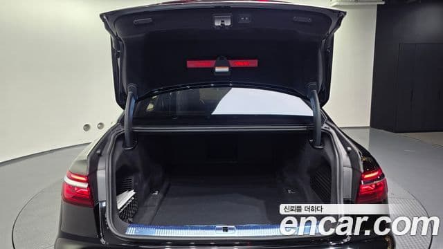 Audi A8 2023 — Photo 2/20