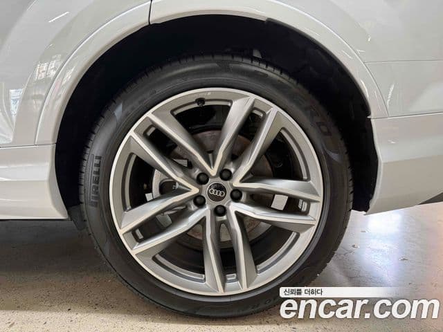 Audi Q7 2025 — Photo 6/20