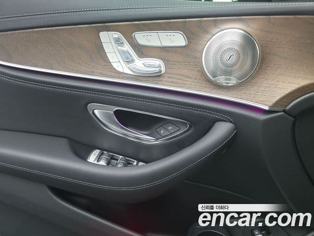 Mercedes-Benz E-Class 2022 — Фото 12/18