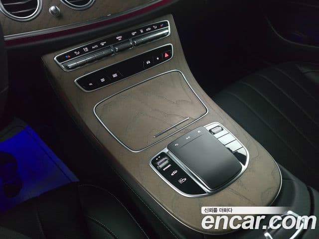 Mercedes-Benz E-Class 2022 — Фото 13/18