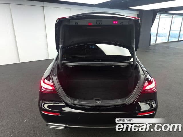 Mercedes-Benz E-Class 2022 — Фото 18/18