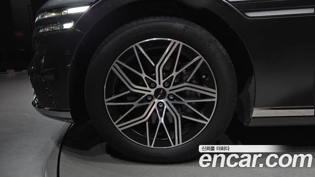 Genesis G90 2022 — Photo 17/31