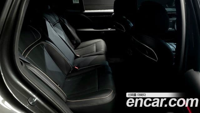 Genesis G90 2022 — Photo 28/31