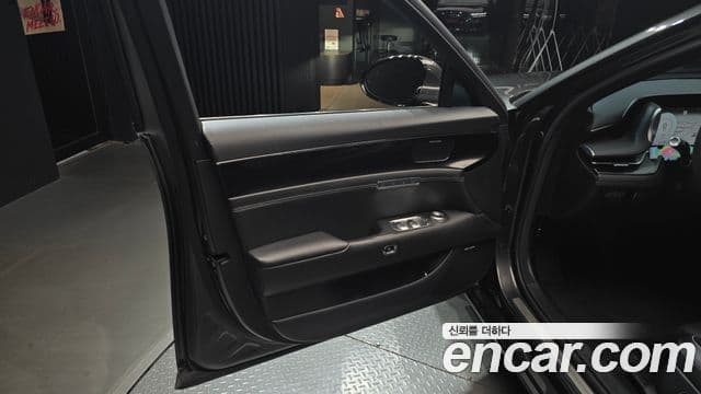 Genesis G90 2022 — Photo 10/31