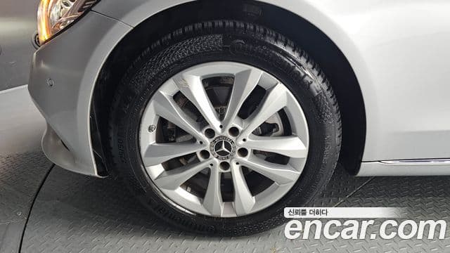 Mercedes-Benz C-Class 2019 — ფოტო 20/33