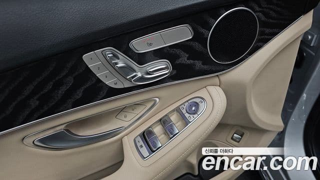 Mercedes-Benz C-Class 2019 — ფოტო 31/33