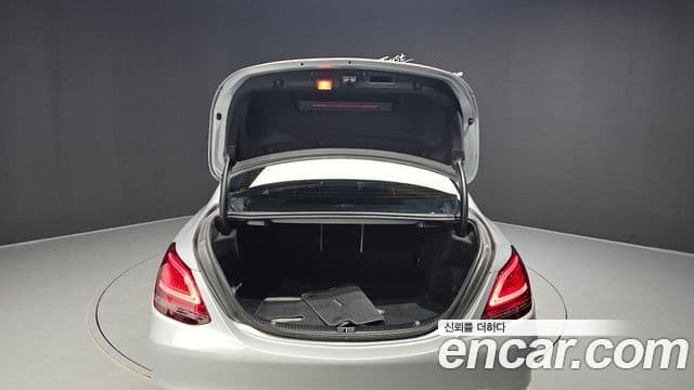 Mercedes-Benz C-Class 2019 — ფოტო 21/33