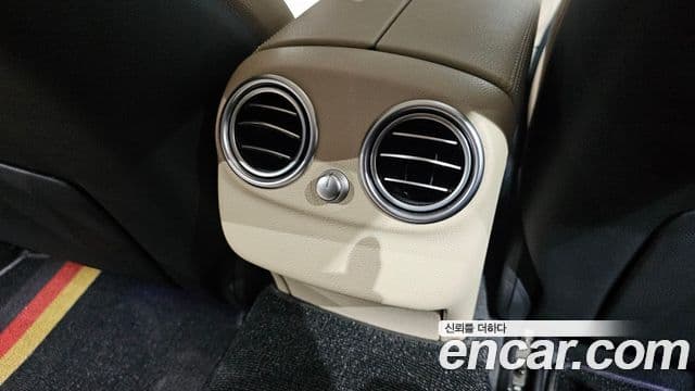 Mercedes-Benz C-Class 2019 — ფოტო 17/33