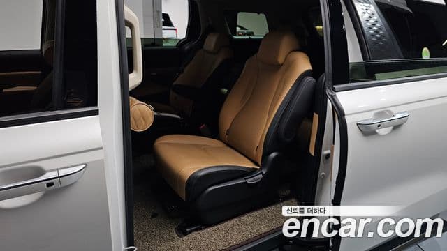 Kia Carnival 2022 — Şəkil 23/35
