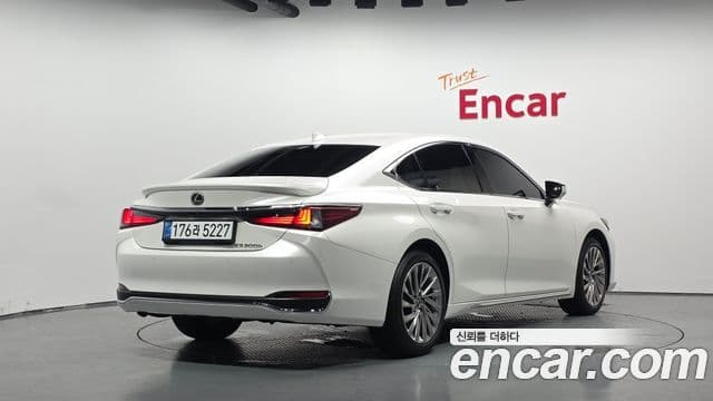 Lexus ES300h 2025 — Фото 2/20