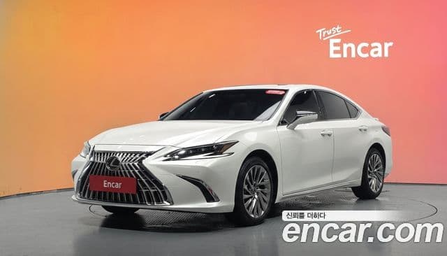 Lexus ES300h 2025 — Фото 1/20