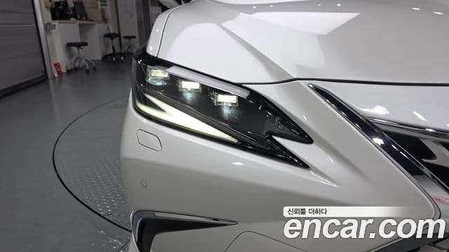 Lexus ES300h 2025 — Şəkil 25/30