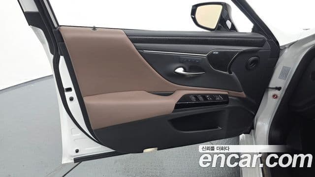 Lexus ES300h 2025 — Şəkil 30/30