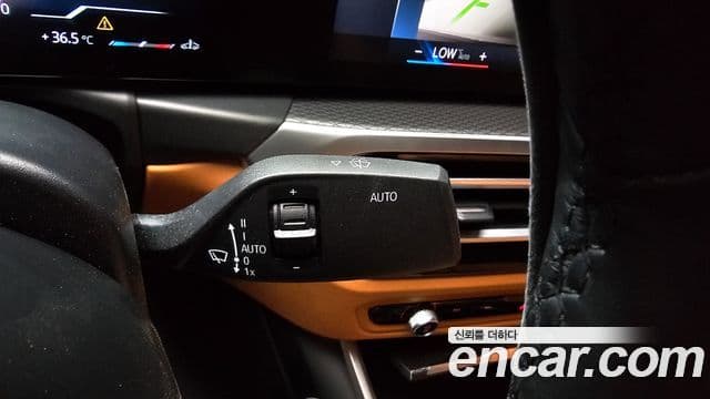 BMW 3 Series 2023 — Photo 29/34