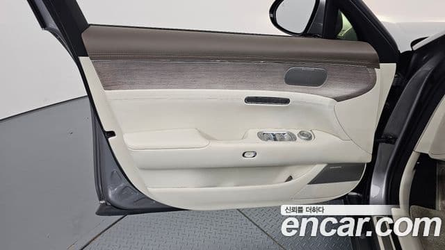 Genesis G90 2023 — Photo 26/33