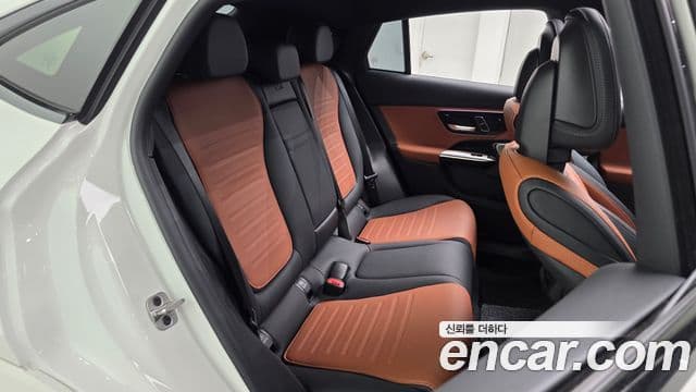 Mercedes-Benz GLC-Class 2024 — Photo 12/32