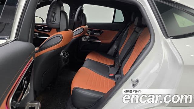 Mercedes-Benz GLC-Class 2024 — Photo 10/32
