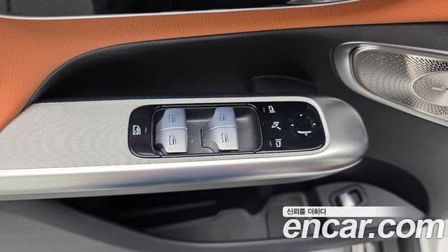 Mercedes-Benz GLC-Class 2024 — Photo 19/32