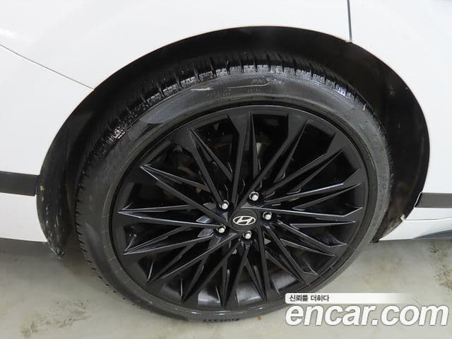 Hyundai Grandeur Hybrid 2022 — ფოტო 11/20