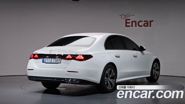 Mercedes-Benz E-Class 2024 — ფოტო 3/35