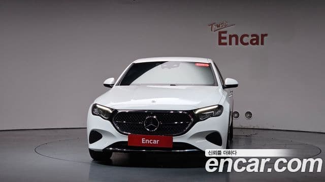 Mercedes-Benz E-Class 2024 — ფოტო 25/35