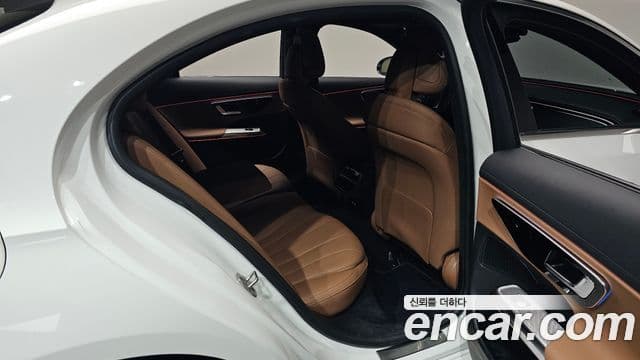 Mercedes-Benz E-Class 2024 — ფოტო 12/35