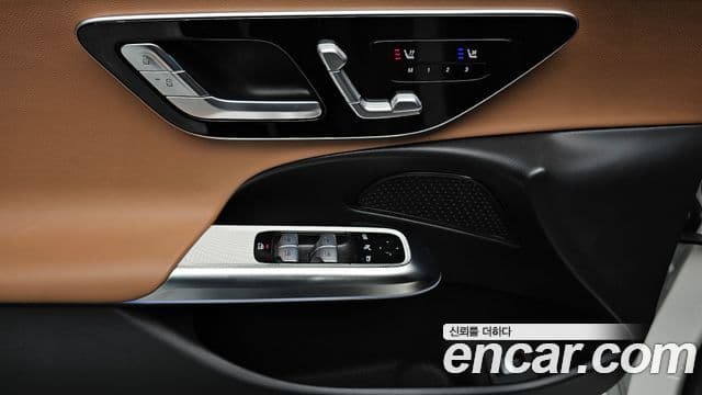 Mercedes-Benz E-Class 2024 — ფოტო 30/35