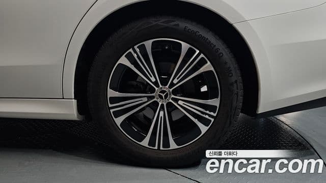 Mercedes-Benz E-Class 2024 — ფოტო 2/35