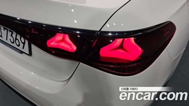 Mercedes-Benz E-Class 2024 — ფოტო 11/35