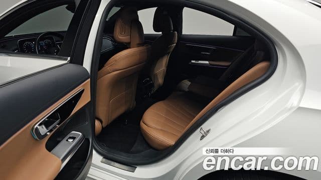 Mercedes-Benz E-Class 2024 — ფოტო 15/35