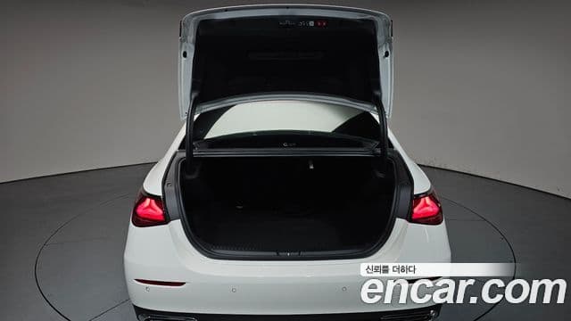 Mercedes-Benz E-Class 2024 — ფოტო 27/35