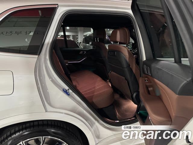 BMW X5 2021 — ფოტო 13/20