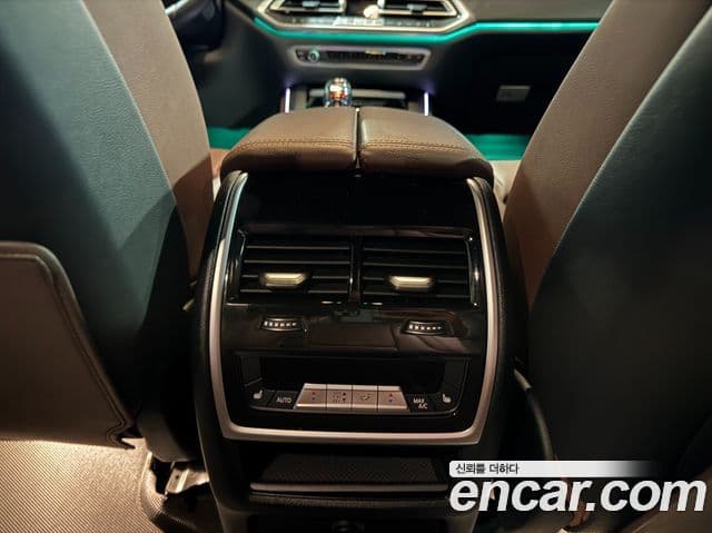 BMW X5 2021 — ფოტო 15/20