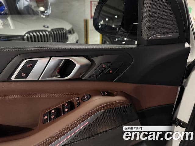 BMW X5 2021 — ფოტო 8/20