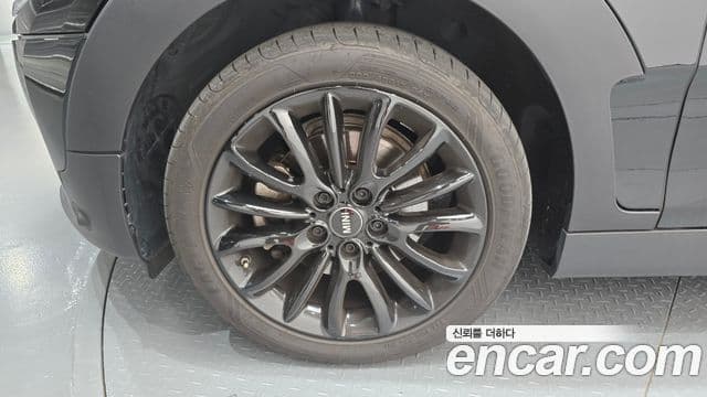 Mini Cooper Clubman 2023 — ფოტო 22/35