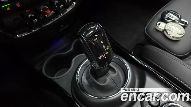 Mini Cooper Clubman 2023 — ფოტო 27/35