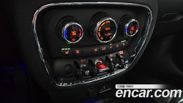 Mini Cooper Clubman 2023 — ფოტო 11/35