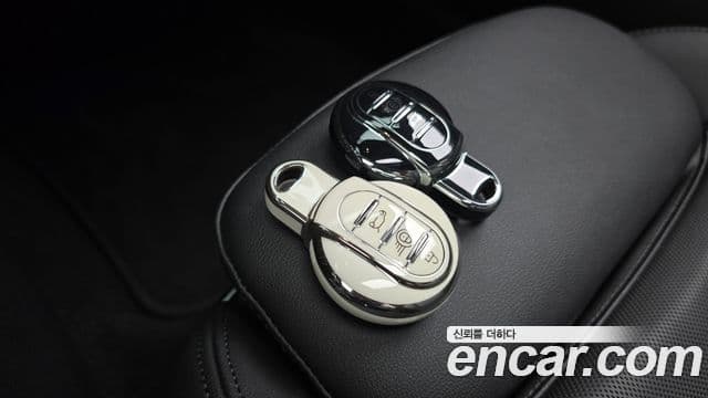 Mini Cooper Clubman 2023 — ფოტო 13/35