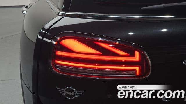 Mini Cooper Clubman 2023 — ფოტო 25/35