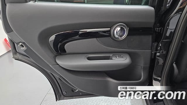 Mini Cooper Clubman 2023 — ფოტო 12/35