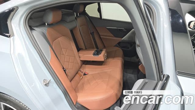 BMW 5 Series 2024 — Photo 32/35