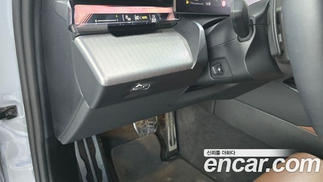 BMW 5 Series 2024 — Photo 25/35