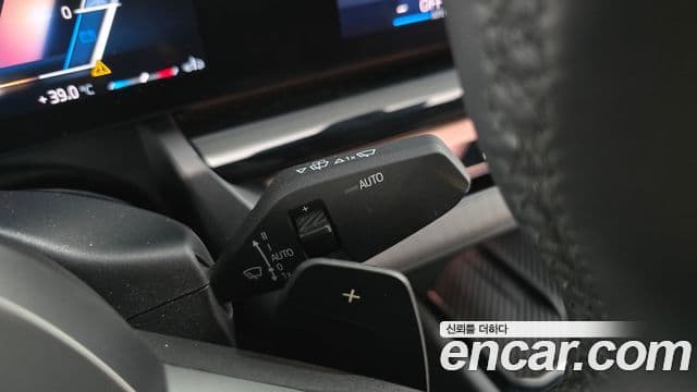 BMW 5 Series 2024 — Photo 33/35
