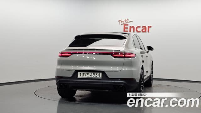 Porsche Cayenne 2023 — Şəkil 20/39
